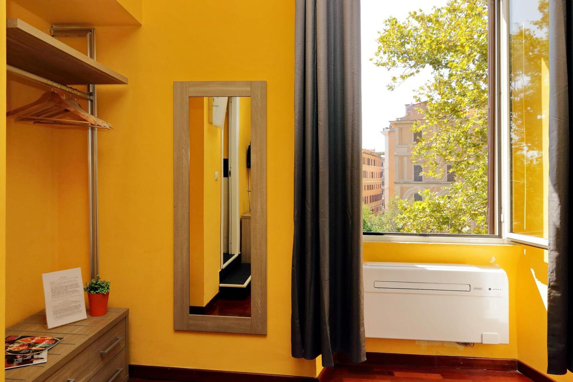 Lhg Comfy Rooms Rome Exterior photo