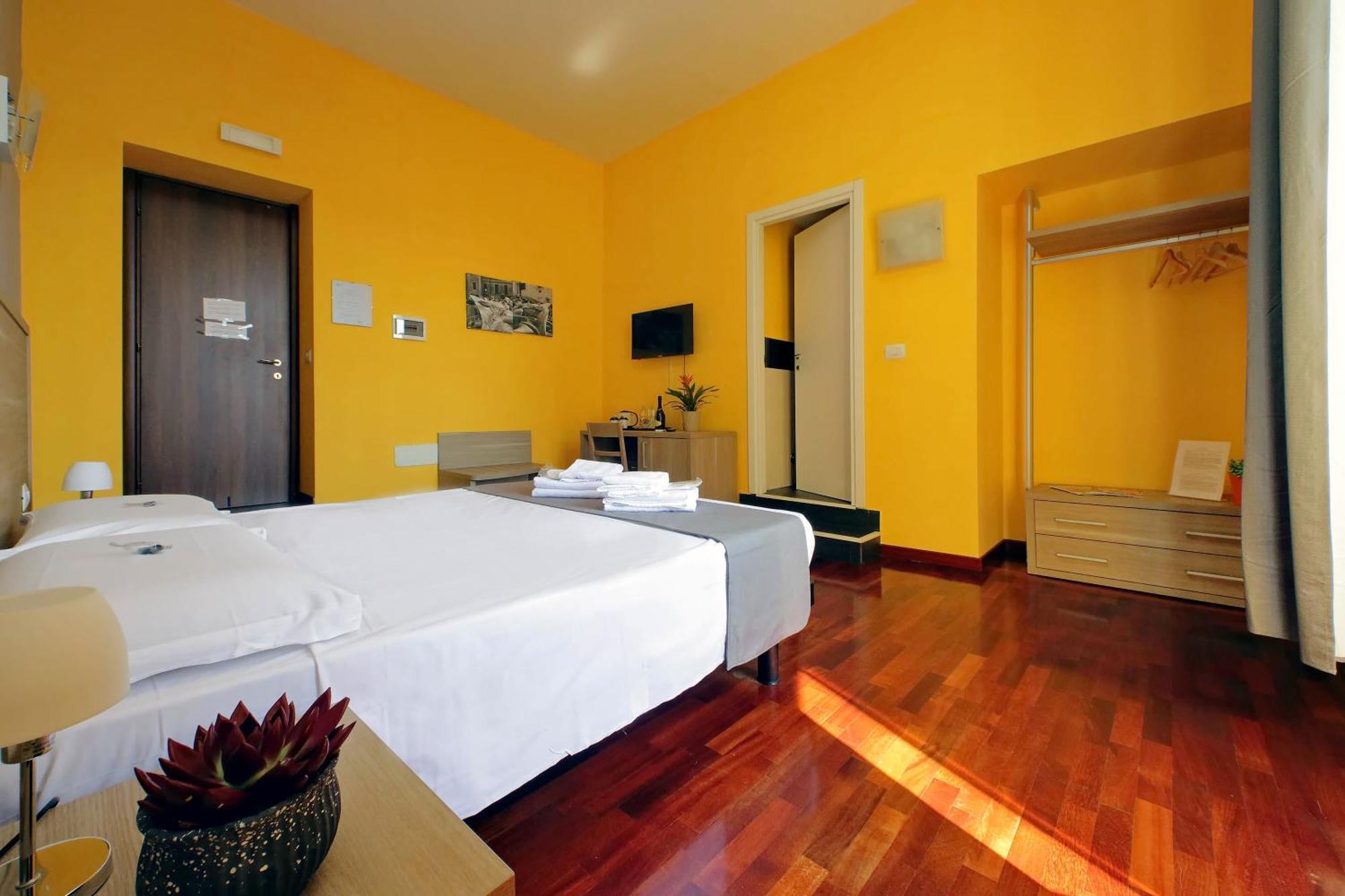 Lhg Comfy Rooms Rome Exterior photo