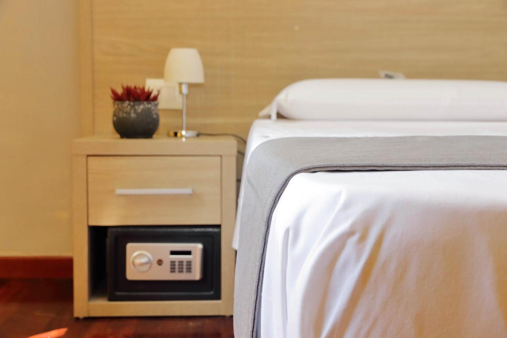 Lhg Comfy Rooms Rome Exterior photo