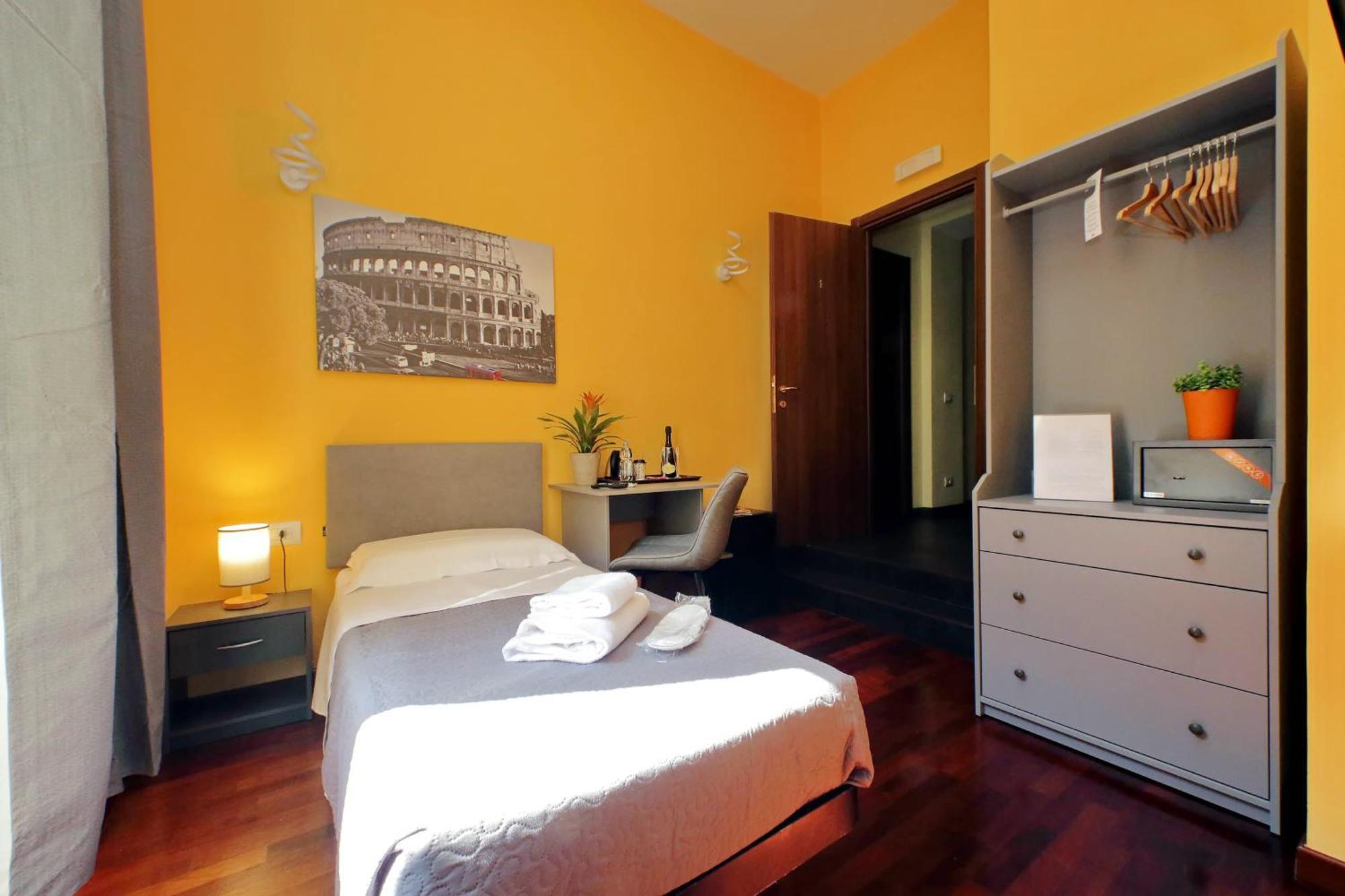Lhg Comfy Rooms Rome Exterior photo