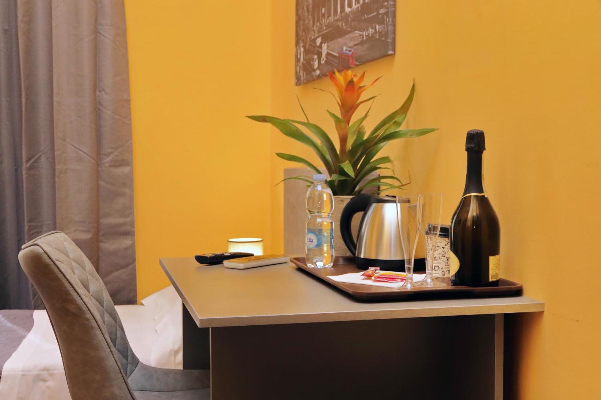 Lhg Comfy Rooms Rome Exterior photo