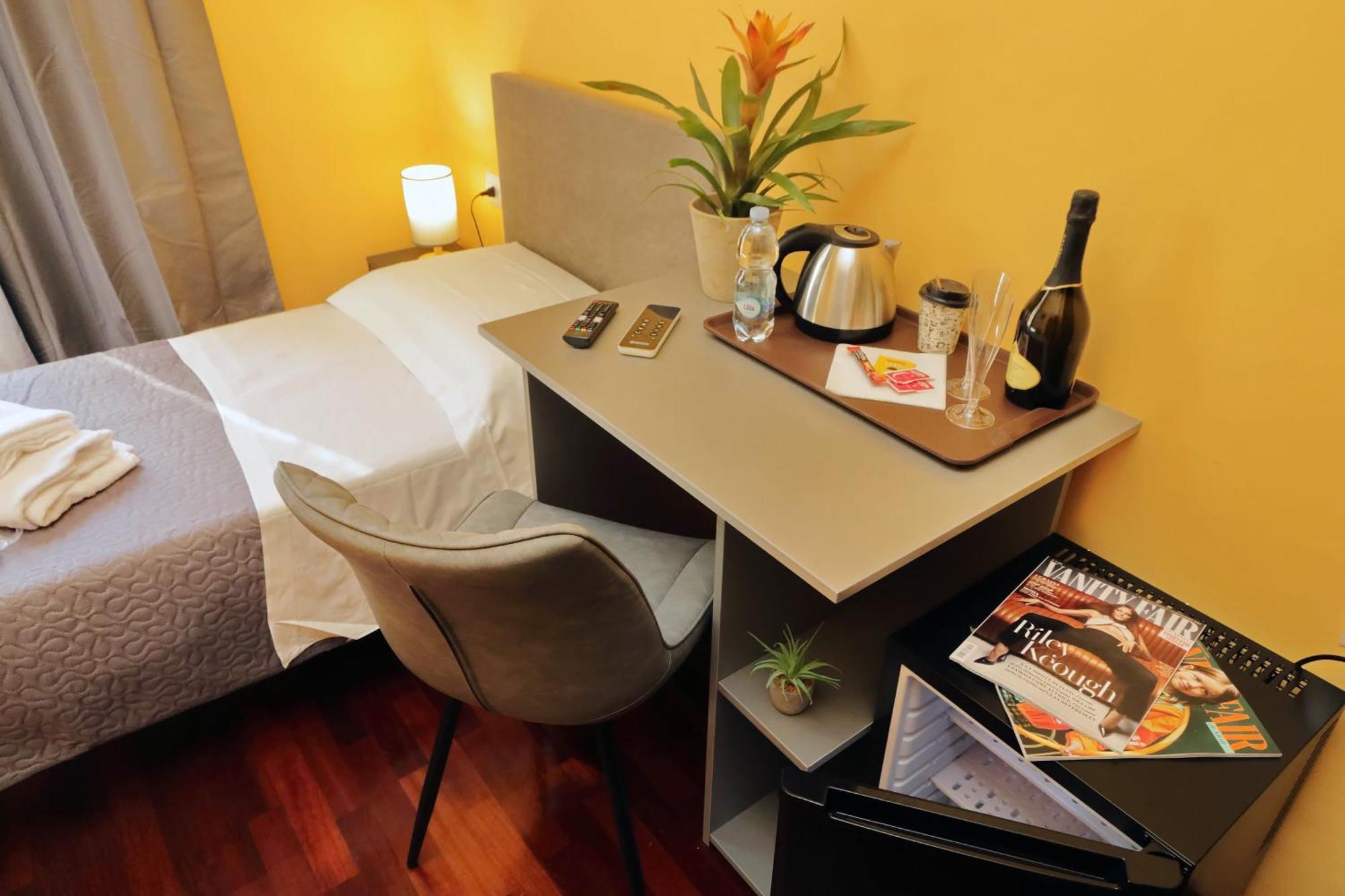 Lhg Comfy Rooms Rome Exterior photo