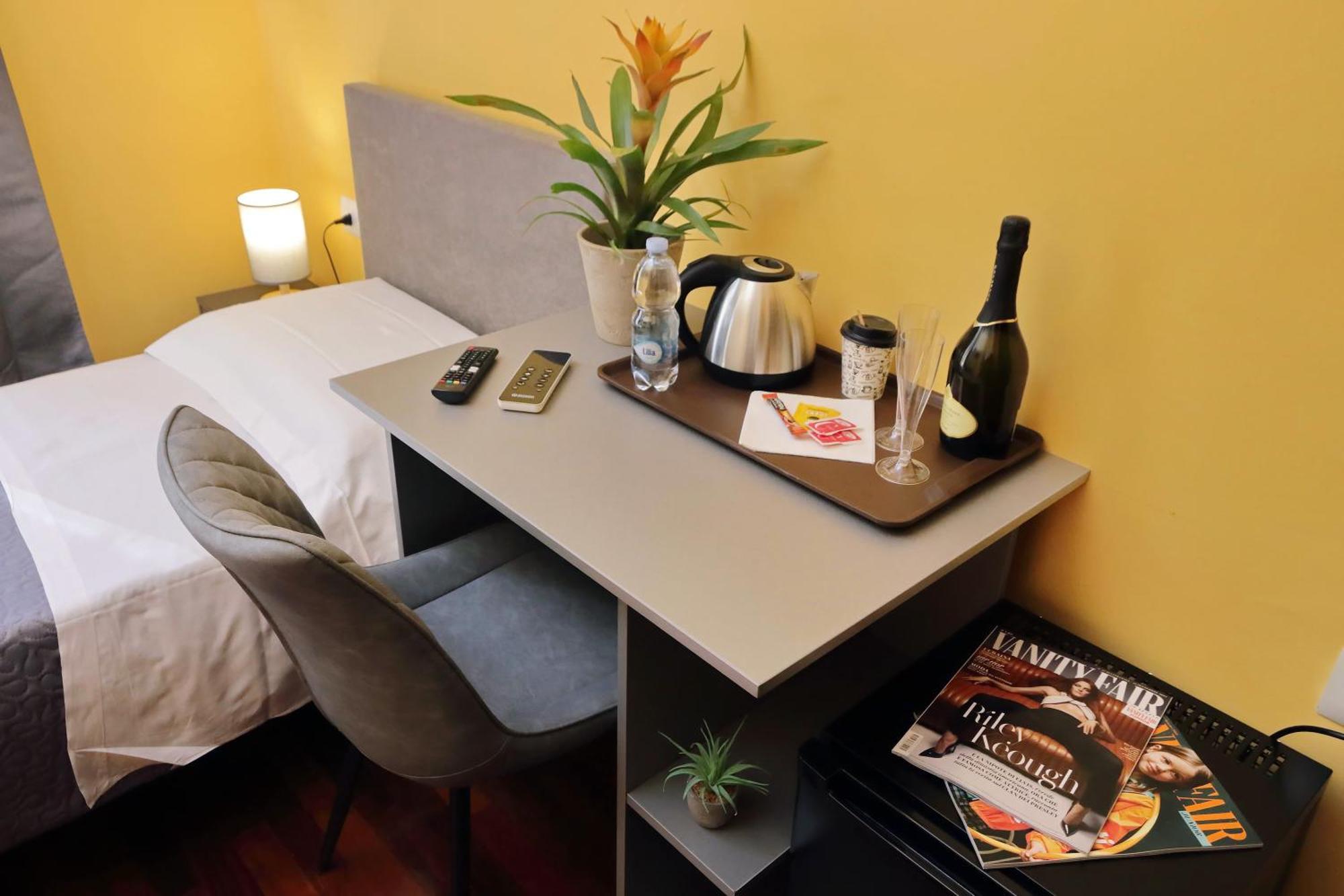 Lhg Comfy Rooms Rome Exterior photo
