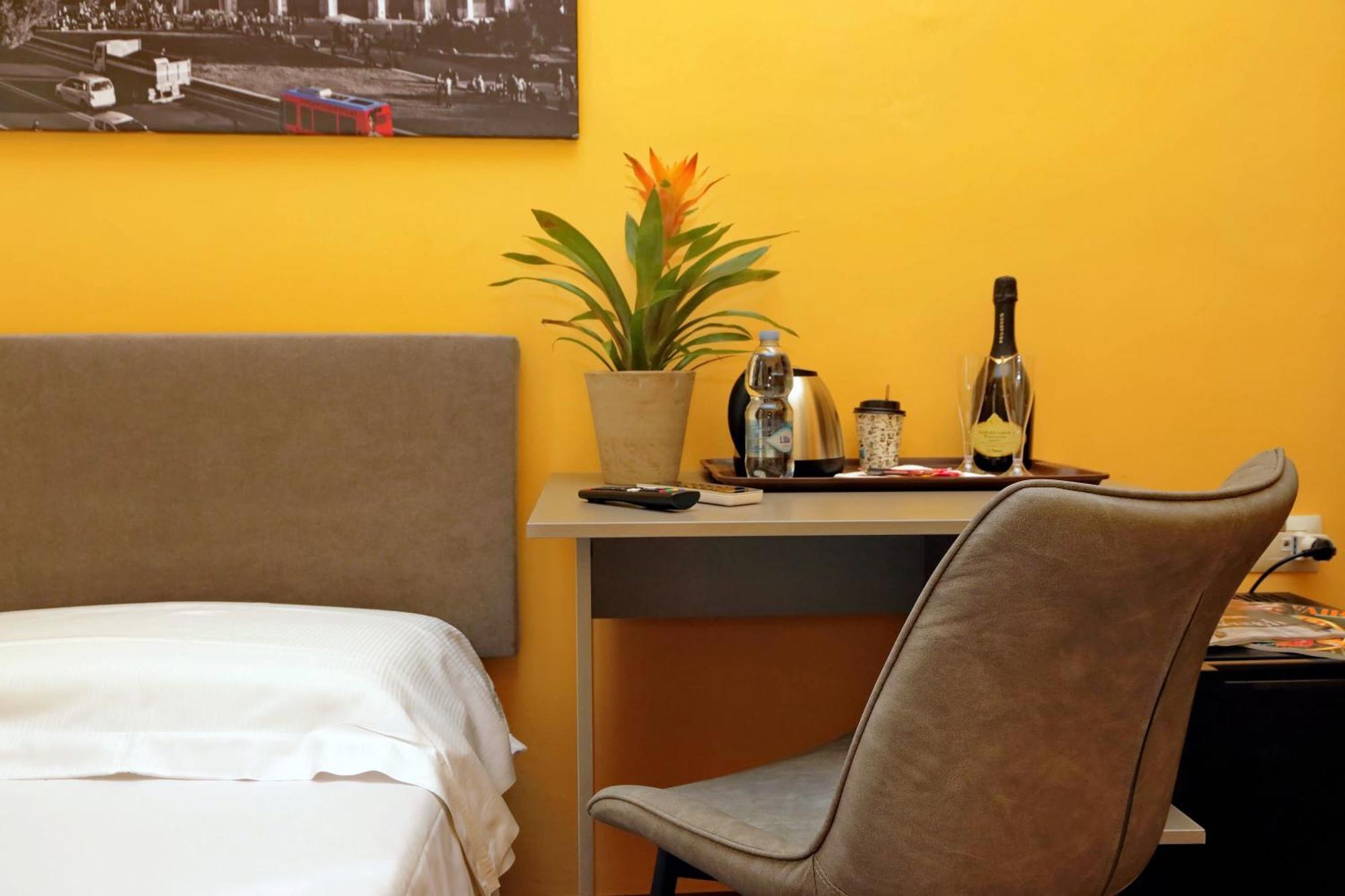 Lhg Comfy Rooms Rome Exterior photo